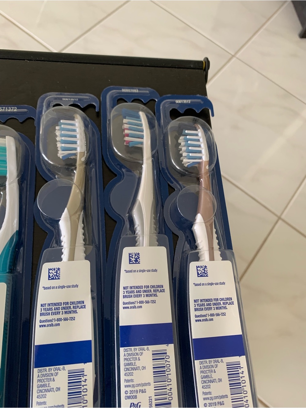 Oral-B Toothbrushes bundle - Picture 5 of 6
